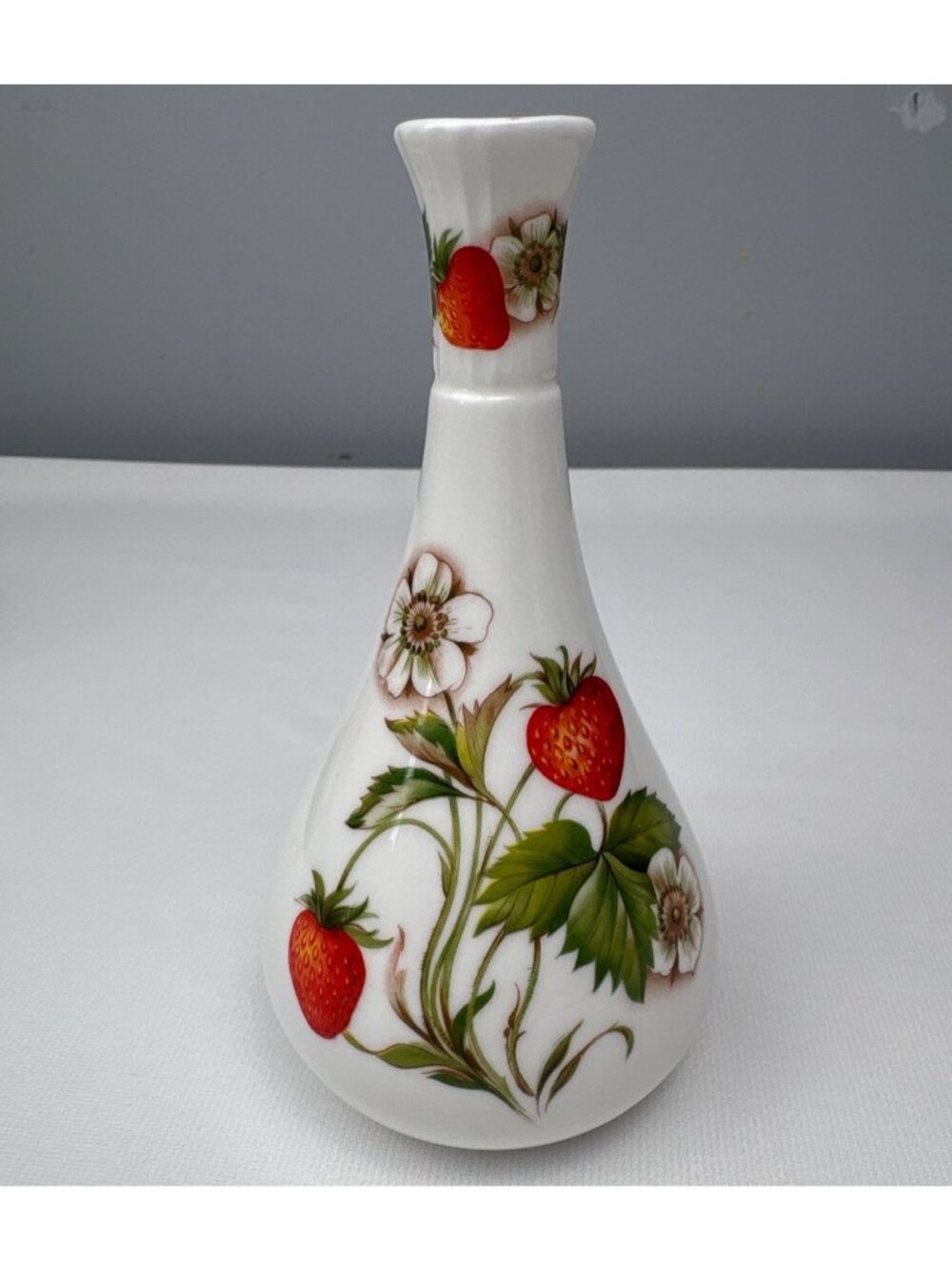 Mann Strawberry Lane Fine Bone China Bud Vase Vintage 1982 Floral Berry Design